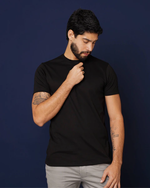 Camisa Gola Média Preta