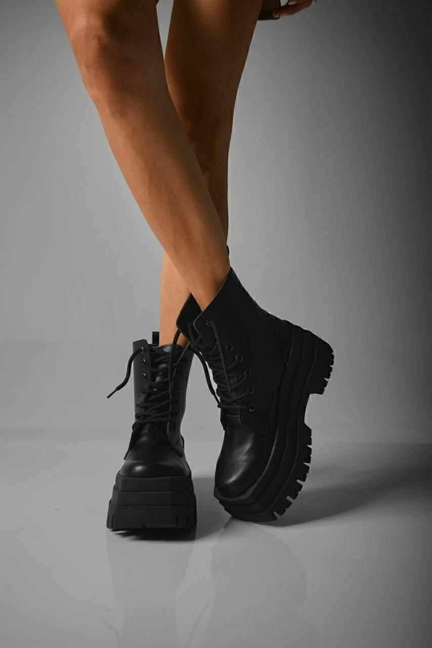 Lorette black