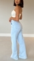 Calça Jeans Spezia na cor lavagem clara composta por Blusa tomara que caia na cor Branco  parte de trás use sôffi