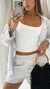 Shorts Milano na cor branca com listras  com regata branco e camisa branca com listras use sôffi
