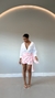 Saia Camel na cor rosa com camisa branca use sôffi
