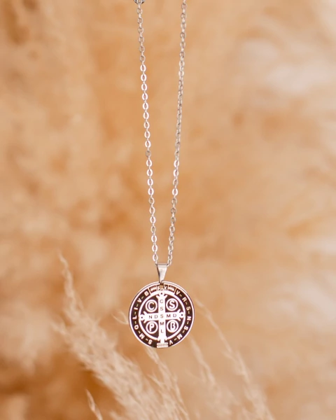 Colar Medalha Redonda G Personalizada a Laser – Banho Diamante (Gravação Frente) - comprar online