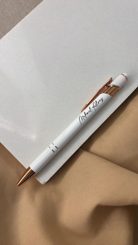 Caneta personalizada a laser Branca com acabamento rosé gold - comprar online