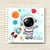 Livro do bebê (versão simples) Astronauta  Nosso livro do bebê é perfeito para registrar as memórias do seu amor, com espaço para fotos, anotações e muito mais!