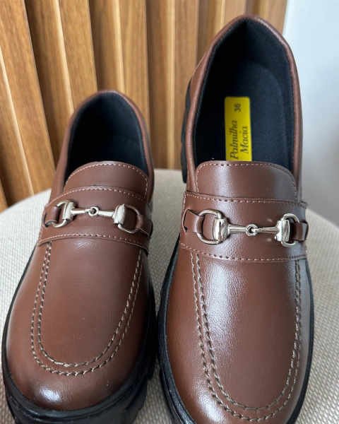 Mocassim Marrom Capuccino Tratorado com Metal Frontal - comprar online