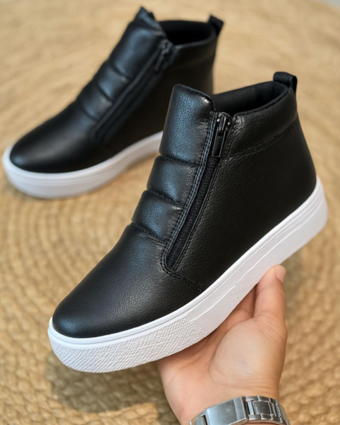 Bota Kiss Preta Acolchoada – Estilo e conforto em cada passo! - comprar online