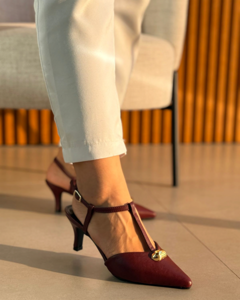 Scarpin Verona Feminino Marsala Bordô com Amarração e Detalhe em Metal – Salto 7cm - comprar online