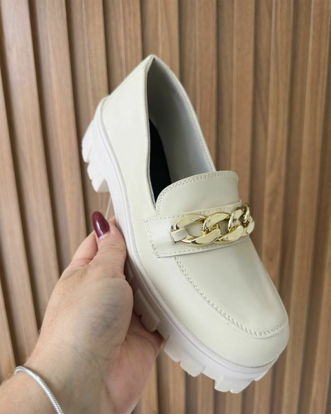 Mocassim Tratorado Off White Gianna - Estilo e Conforto