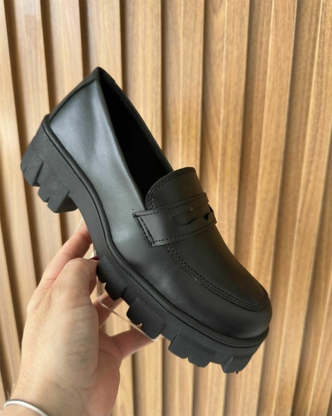 Mocassim Tratorado Preto Gianna - Estilo e Conforto