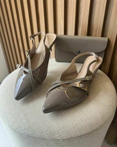 Scarpin Chanel Verniz Slingback com Fivela - Argila 3cm - comprar online