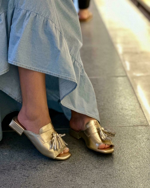 Tamanco Flay em Couro Feminino Champanhe - Conforto e Estilo - comprar online