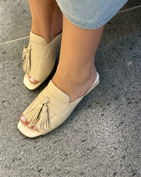 Tamanco Flay em Couro Feminino Off White - Conforto e Estilo - comprar online