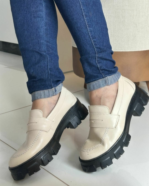 Mocassim Off White Solado Tratorado – Conforto e Estilo em Cada Passo - comprar online