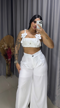 Cropped Aplicação de Flores - Branco - Anna Closet DF 