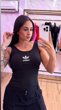 Regata Adidas - Preta na internet