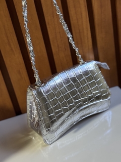 Bolsa Metalizada Prata Com Alça Corrente na internet