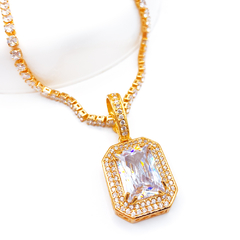 COLAR RIVIERA COM PINGENTE QUADRADO CRAVEJADO - BANHADO A OURO18K - comprar online