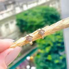 BRINCO CLICK COM PATINHA CRAVEJADA na internet