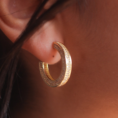 BRINCO ARGOLA MÉDIA CRAVEJADA - BANHADO A OURO18K na internet