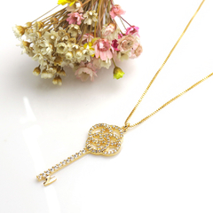 COLAR DE CHAVE INFINITA - BANHADO A OURO18K - comprar online