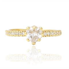 ANEL SOLITÁRIO DE CORAÇÃO CRAVEJADO DE ZIRCÔNIAS - BANHADO A OURO18K - comprar online