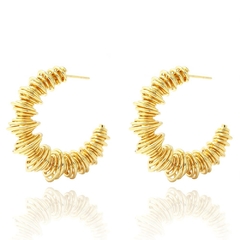 BRINCO ARGOLA DE MOLA ESPIRAIS - BANHADO A OURO 18K