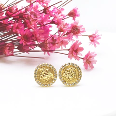 BRINCO CIRCULAR CRAVEJADO VERSACE - BANHADO A OURO18K E A PRATA 925