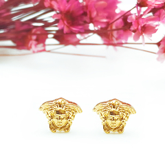 BRINCO GRIFE PEQ - BANHADO A OURO18K