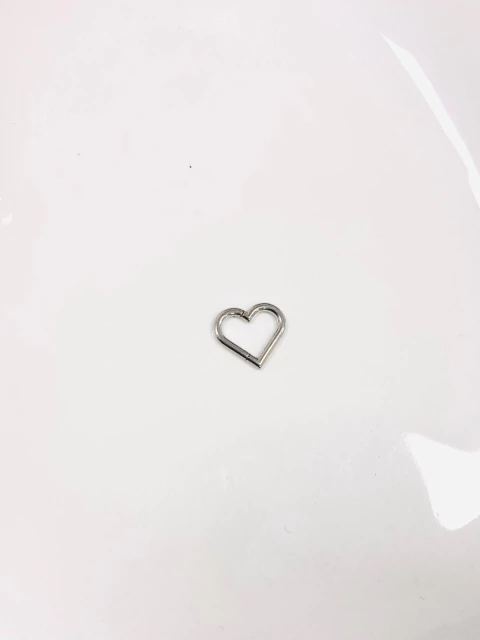 Piercing Orelha Helix Coração Aço Inox - comprar online