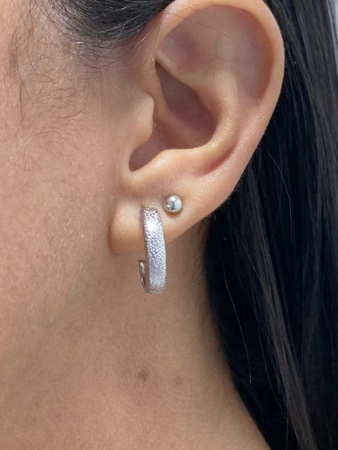 Argola Reta Fosqueada Pequena Aço Inox - comprar online