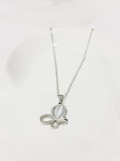 Colar com Pedra Branca Borboleta ou Trevo ou Coração - comprar online