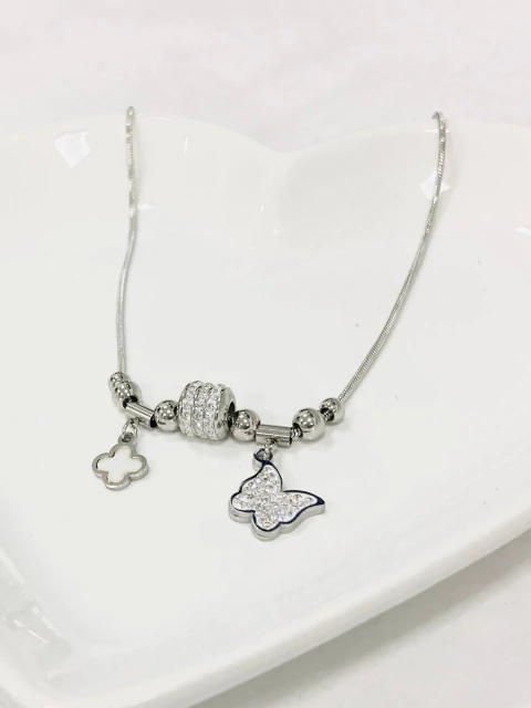 Colar Pingentes Borboleta, Trevo e Pedrinhas Aço Inox - comprar online