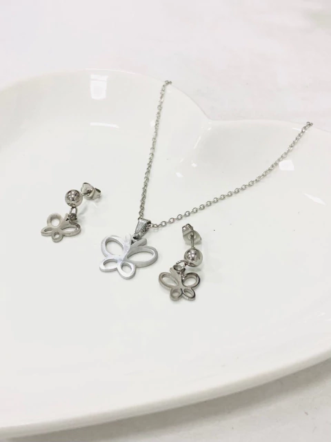 Conjunto Brinco e Colar Borboleta Vazada Aço Inox - comprar online