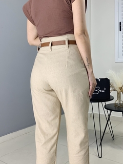 Calça Clochard Viviane Viscolinho Bege na internet