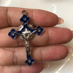 Crucifixo Resinado Para Terço Prata e Dourado na internet