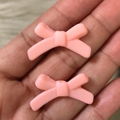 Miçanga Entremeio Passante Desenho Laço 20x34mm em Acrílico na internet