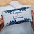 Nécessaire personalizada de casamento, decorada com flores em tons de azul.
