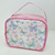 Bolsa personalizada com estampa de borboletas coloridas em fundo claro, ideal para crianças.