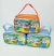 Conjunto de bolsas personalizadas com tema de safari, apresentando um personagem com animais em um cenário colorido.