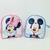 Mochila infantil personalizada com Minnie e Mickey, cores rosa e azul, com detalhes coloridos.