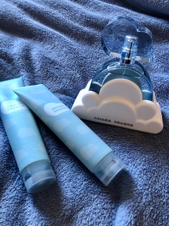 kit perfume Ariana Grande Cloud na internet