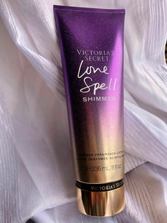Victoria´s Secret Love Spell Shimmer - hidratante com brilho 236ml