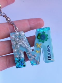 Chaveiro de Resina Personalizado de letra com terço