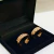 Par de Alianças em Prata com Banho de Ouro Rosé 6mm Reta, Polida, Trança de Prata, 15 Pedras - Encanto Pratas