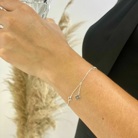 Pulseira de Prata 3 Trevos Vazados Embutidos e um Pendurado Insp.VCleef - comprar online