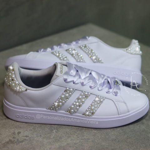 Adidas com pérolas e cristais