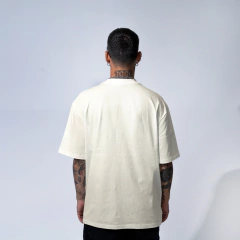 CAMISETA OVERSIZED ESSENTIALS - LISA OFF WHITE na internet