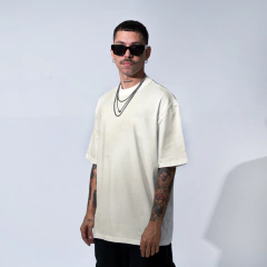 CAMISETA OVERSIZED ESSENTIALS - LISA OFF WHITE - comprar online