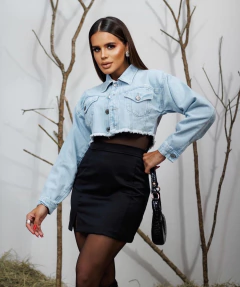 Jaqueta Jeans Feminina Curta Desfiada