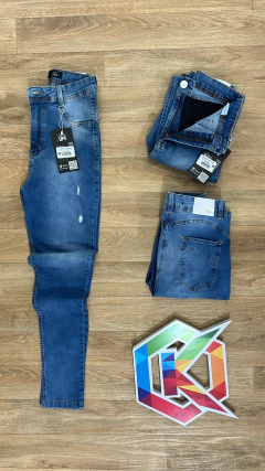 Calça jeans 23 graus super lipo com cinta rasgadinha
